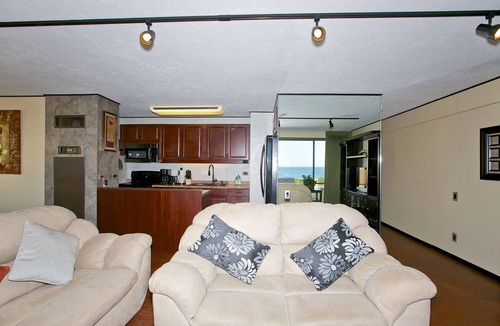 Waikiki Condo | Huge Panoramic Ocean View. Walk to the Beach. Low rate of 3,900 per month.