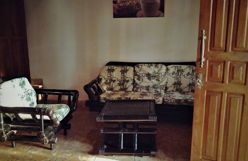 Anturan Bed & Breakfast | Huge room with open bathroom overlooking rice fields