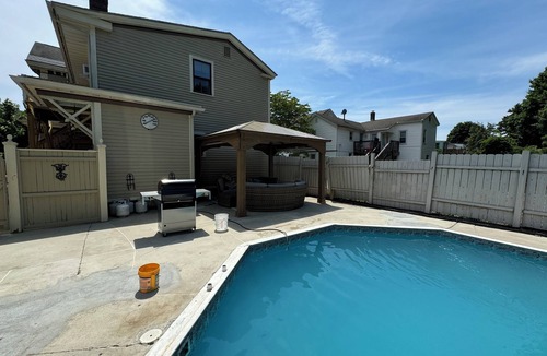 Norwich House | Huge Spacious 7-bedroom house with WiFi, AC and a Pool in wonderful Norwich