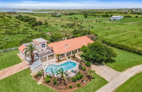 Galveston House | Huge, spacious villa with private pool and game room on 5 acres