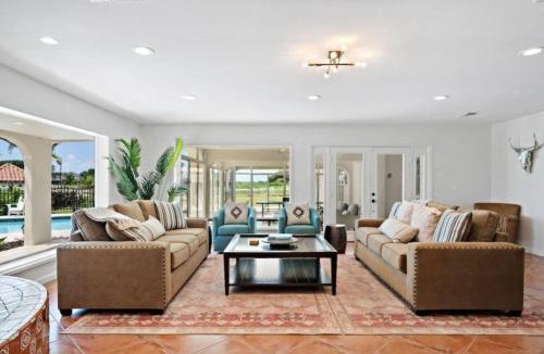 Galveston House | Huge, spacious villa with private pool and game room on 5 acres