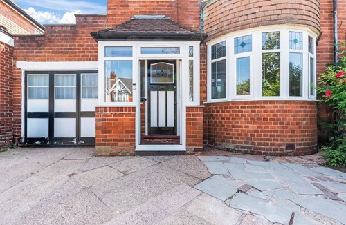 Seisdon House | Huge Stunning 5 Bedroom Home with 6 Beds - NR Central Birmingham, City Centre