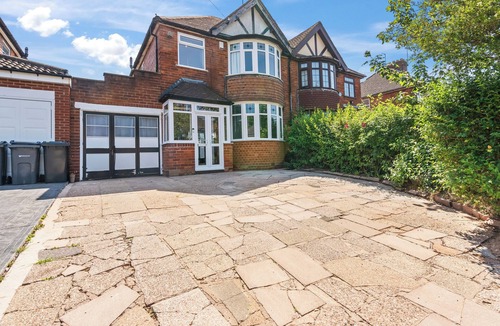 Seisdon House | Huge Stunning 5 Bedroom Home with 6 Beds - NR Central Birmingham, City Centre