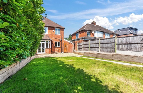 Seisdon House | Huge Stunning 5 Bedroom Home with 6 Beds - NR Central Birmingham, City Centre