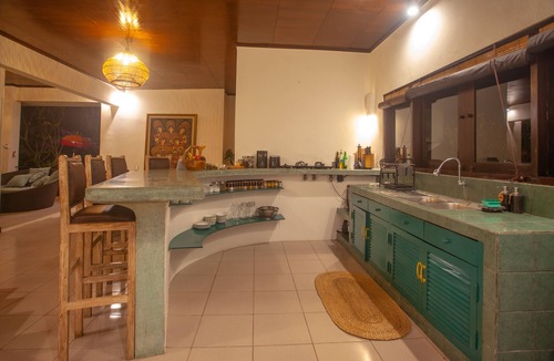 Kedewatan Villa | Huge Villa w/Pool and Spectacular Rooftop Patio!