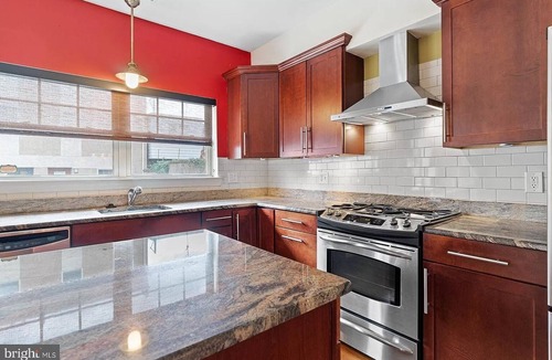 Passyunk Square House | HUGE World Cup dream house! 4 BR, 2 parking spots, by subway in South Philly!