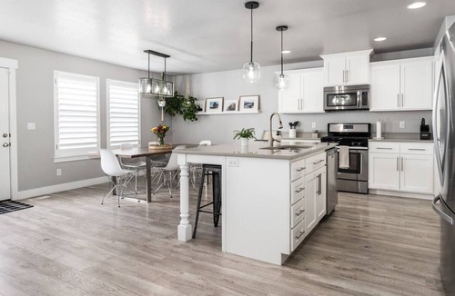 Saratoga Springs House | HUGE Yard Fully Fenced Duel Kitchen 30 Day Minimum
