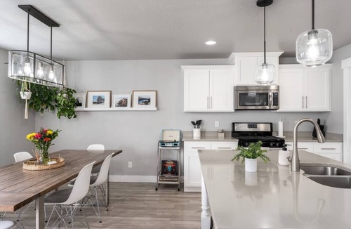 Saratoga Springs House | HUGE Yard Fully Fenced Duel Kitchen 30 Day Minimum