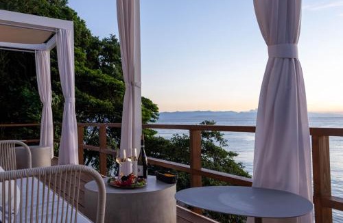 Minamiawaji Hotel | hugging nature house