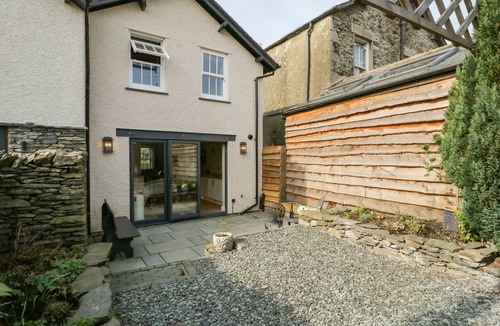 Staveley House | HUGILL COTTAGE, pet friendly, with open fire in Staveley
