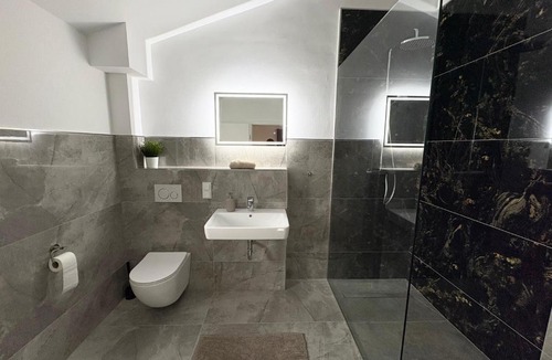 Laudenbach Apartment | HUGOS Design House - ruhig & modern