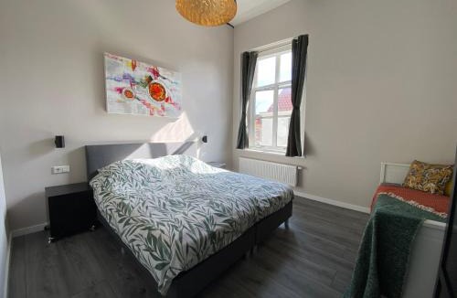 Vianen Apartment | Huize de Lekpoort - The City View - Historic Apartment in Vianen Center