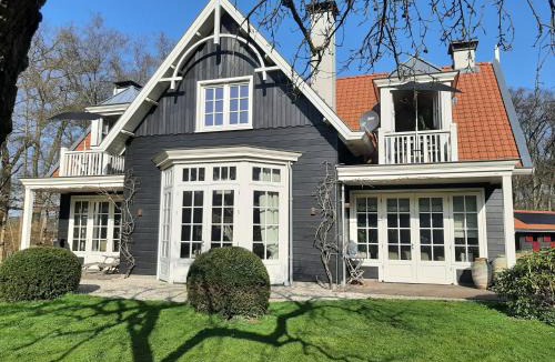 Naarden Bed & Breakfast | Huize Koempoelan
