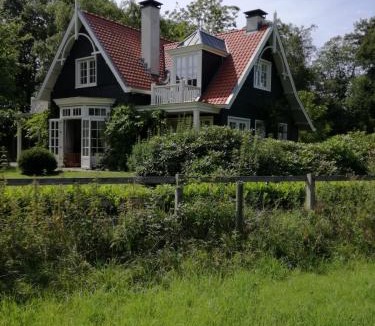 Naarden Bed & Breakfast | Huize Koempoelan