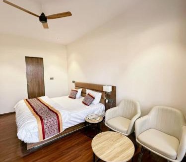 Gomti Nagar Hotel | Hulara Meadows