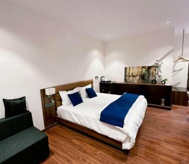Gomti Nagar Hotel | Hulara Meadows