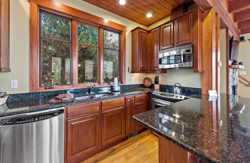 Nebo Cabin | Hully Gully | Luxury Cabin with Hot Tub, Year-round Views & Access to Lake James!