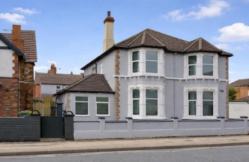 Cleethorpes Apartment | Humberside Apartments Spacious Cleethorpes Stay with Parking