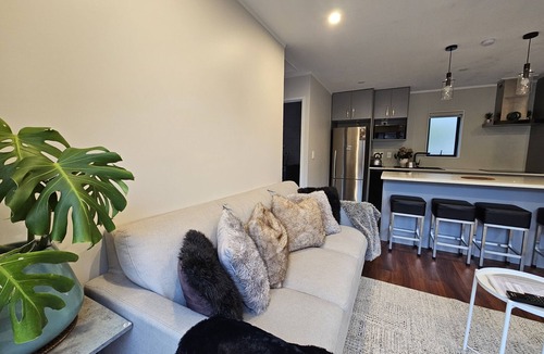 Kelston House | Humble Abode