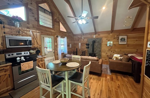 Stanardsville Cabin | Humble Bee Mountain Cabin