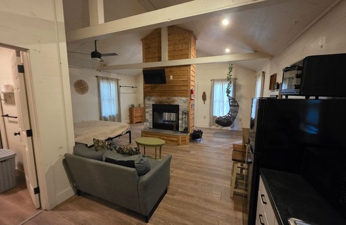 Logan Cabin | Hummingbird at Avenwood Cabins