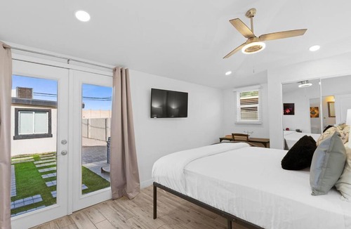 Evans Churchill Apartment | Hummingbird Harmony House with BBQ and Hot Tub in Downtown Phoenix