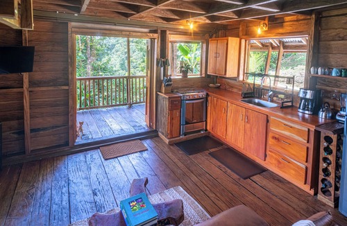 Laudat Cabin | Hummingbird Haven