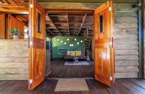 Laudat Cabin | Hummingbird Haven