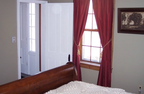 Stoddard Bed & Breakfast | Hummingbird Hill Bed & Breakfast 1