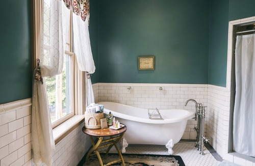 Easton Bed & Breakfast | Hummingbird Inn