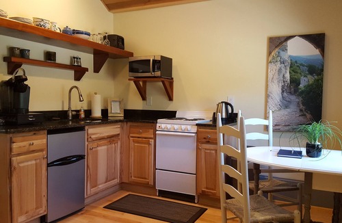 Goshen Bed & Breakfast | Hummingbird Inn