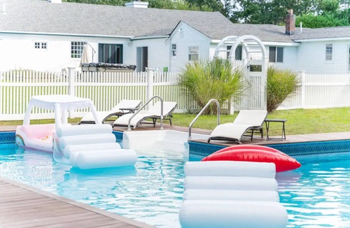 Quioque House | Humongous Hampton Home - 6BDRM/4 Baths