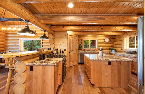 Fort Valley House | Humphreys Peak View Luxury Log Cabin
