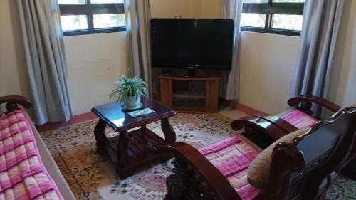 Alaminos House | Hundred Islands Guest House and Gardens 1