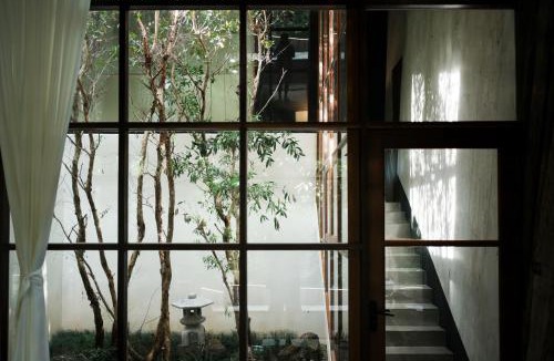 Wat Bung Toei Villa | Hunter house