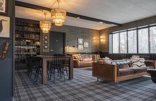 Hunter Hotel | Hunter Lodge, a Bluebird by Lark