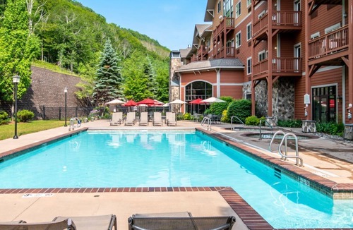 Hunter Condo | Hunter Mtn 3BR Exec Suite | Jacuzzi & Fireplace