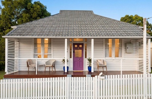 Aberdare House | Hunter Valley Cottage · Hot Tub · Fireplace · Pet Friendly