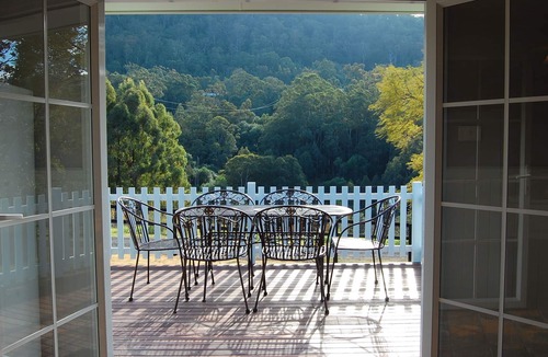 Rosebrook Cottage | Hunter Valley - Romantic luxury spa cottage - awesome views Cadair Cottage No 2