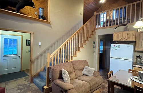 Phillips Cabin | Hunters Hideaway & Secluded Country Cabin for Family Getaways