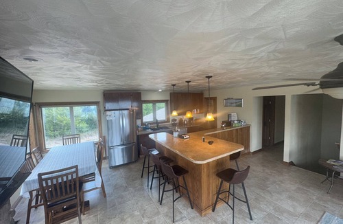 Crofton Cabin | Hunters & outdoor lovers charming 4-bedrm lake house with best view on the lake!