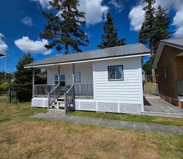 Hunts Point House | Hunts Point 2-Bed Coastal Retreat - Cottage # 9