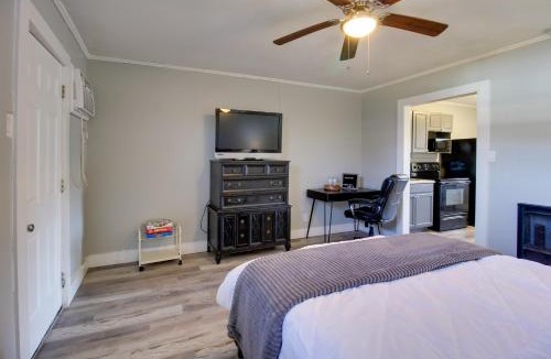 Huntsville Apartment | Huntsville Studio w/Workspace Near Downtown