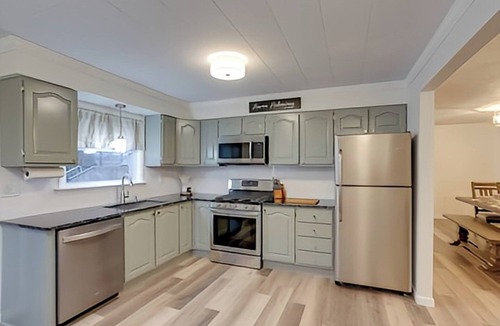 Huron House | Huron Hideaway close to lake and minutes from Cedar Point park and sport center