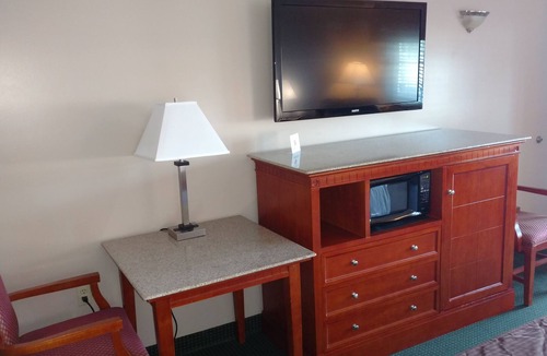 Waynesboro Hotel | Hurricane Inn