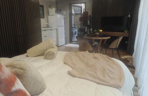 Otatara Apartment | Huruhuru Hideaway! Private Cabin
