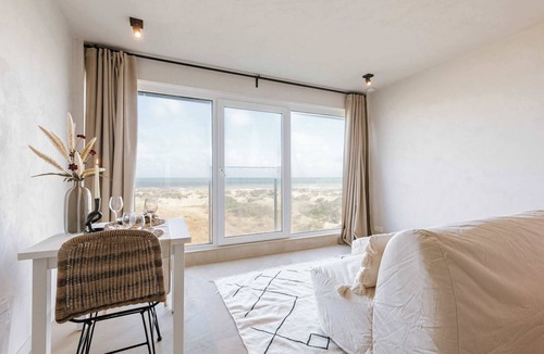 Oostduinkerke-Bad Apartment | Huswell - Modern studio with magnificent seaview