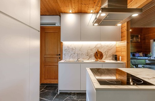 Ursel Ski Chalet | Huswell - Tranquil and cozy chalet in the heart of Ursel