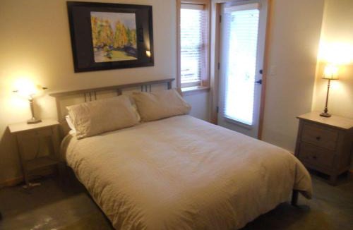 Hood River Apartment | Hutson's Hideaway 30 Day