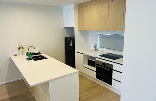Lower Hutt Apartment | Hutt Central Brand New 3 bedroom 2 Bath Spacious House with Balcony Private garage- 15 Mins to Wellington CBD